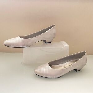 Easy Street Silver Rounded  Toes flat heels Bus/Casual Comfy Size 9N